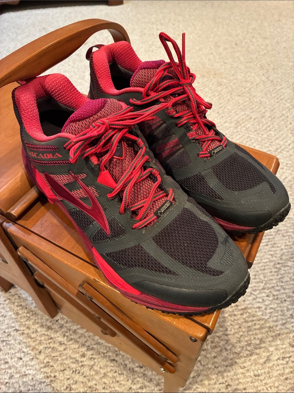 Brooks Cascadia 11 GTX Gore-Tex Trail Running Shoes Women’s 11 Black Pink